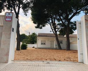 Vista exterior de Casa adosada de lloguer en Mont-roig del Camp amb Jardí privat, Terrassa i Traster