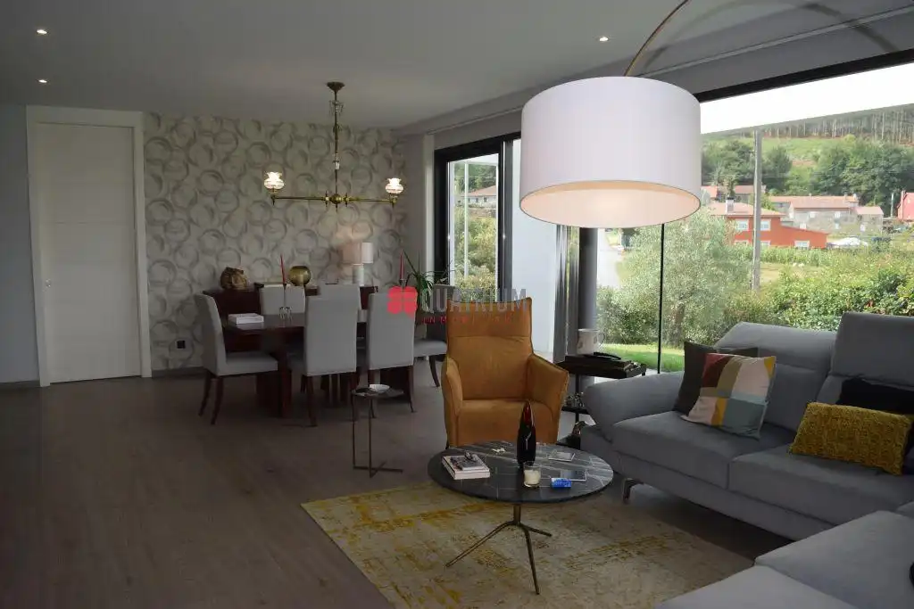 Sala d'estar de Casa o xalet en venda en Teo amb Calefacció, Jardí privat i Terrassa
