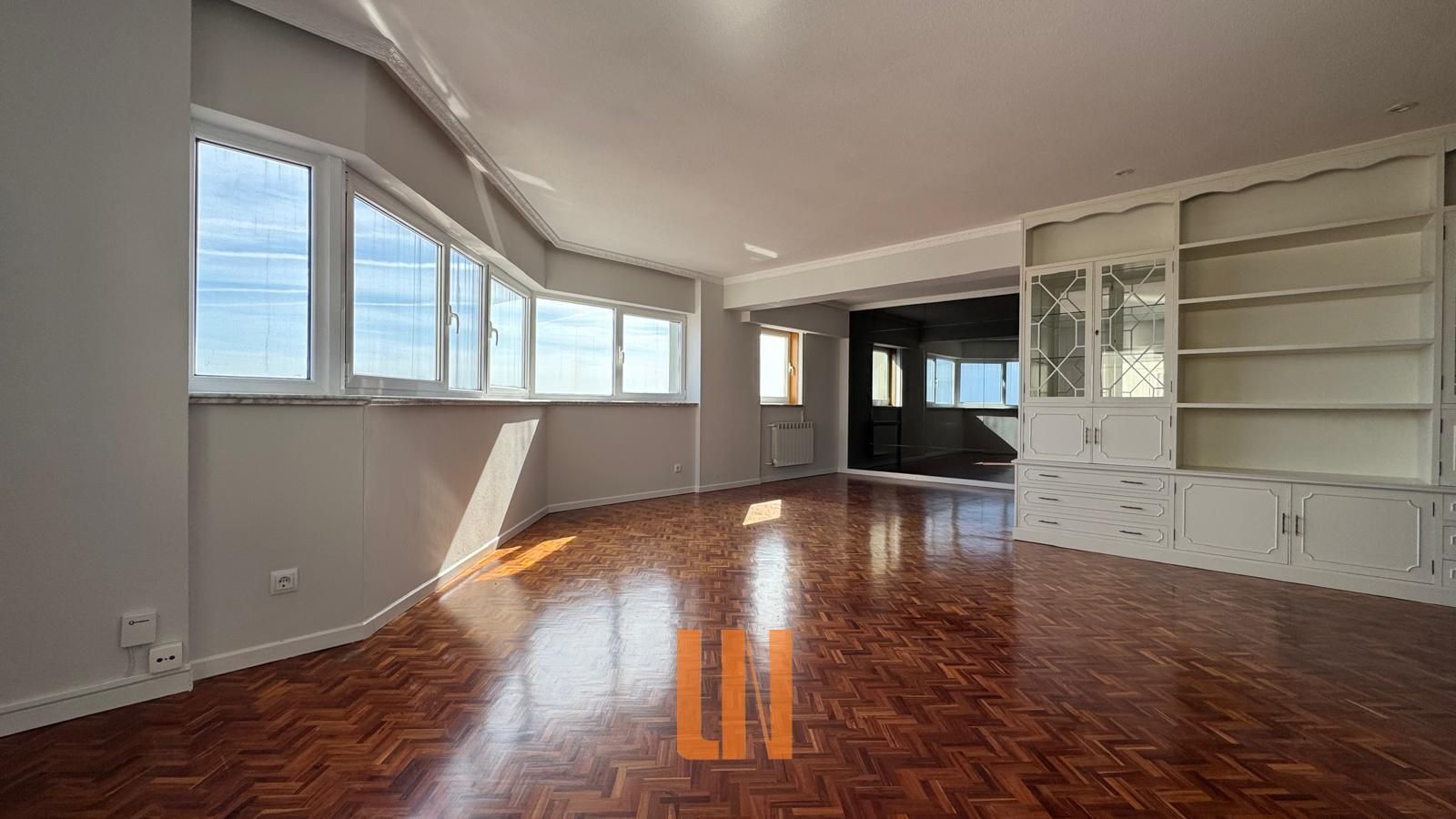 Living room of Flat to rent in A Coruña Capital   with Heating, Parquet flooring and Oven