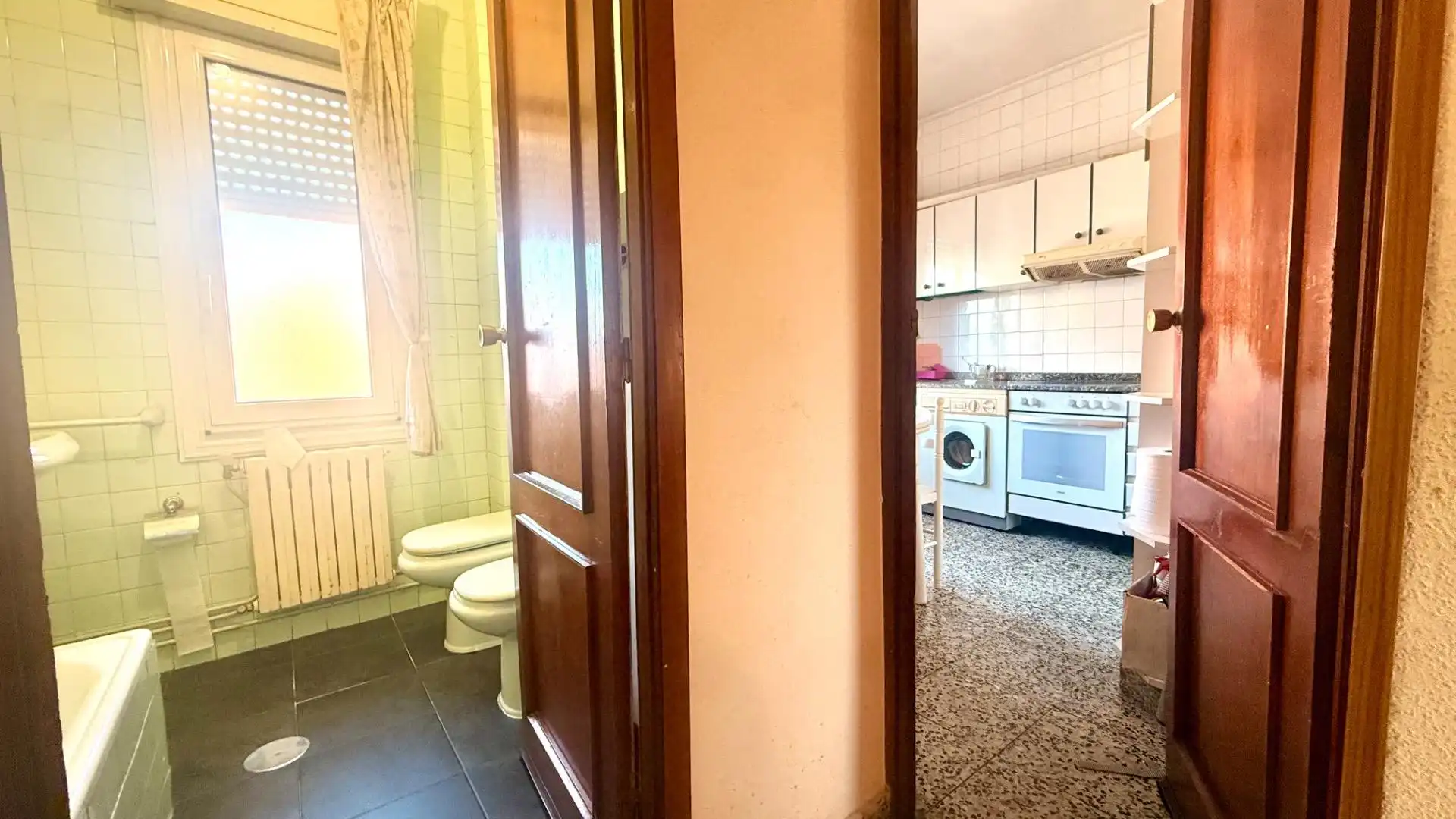 Kitchen of Flat for sale in Ourense Capital   with Heating, Storage room and Furnished