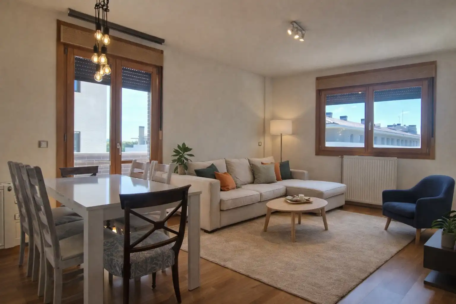 Sala de estar de Piso en venta en Aranguren con Calefacción, Parquet y Trastero