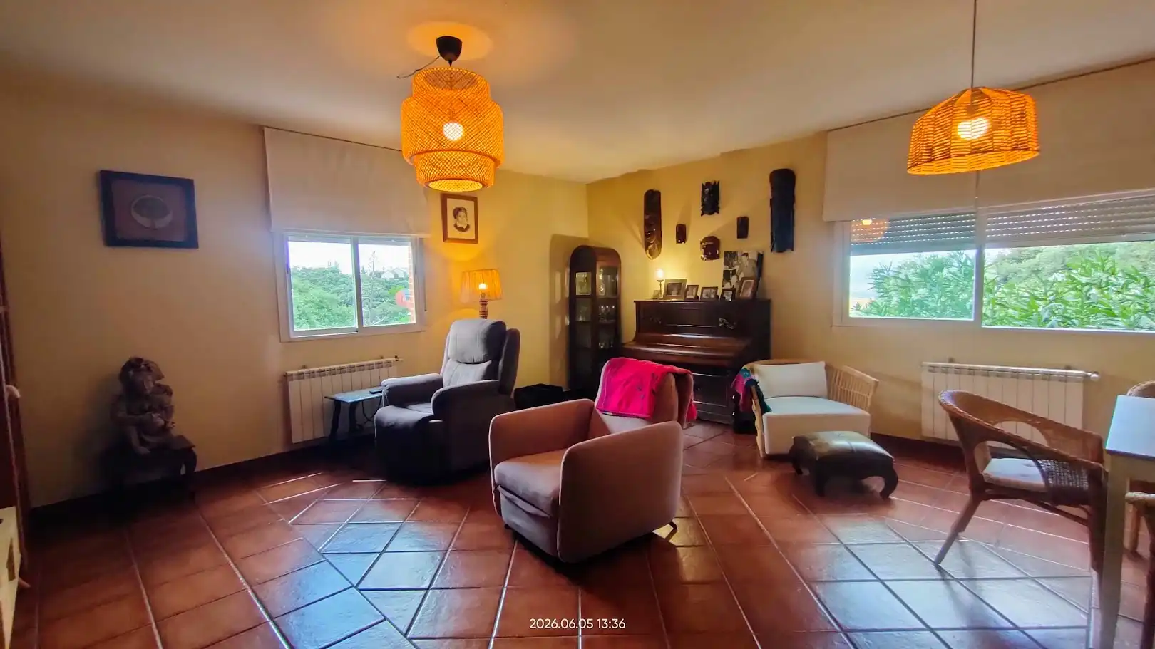 Sala d'estar de Casa o xalet en venda en El Casar amb Calefacció, Jardí privat i Terrassa