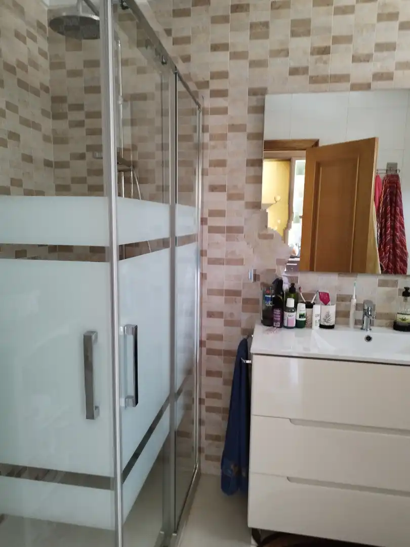 Baño de Apartamento en venta en Foz con Terraza, Amueblado y Horno