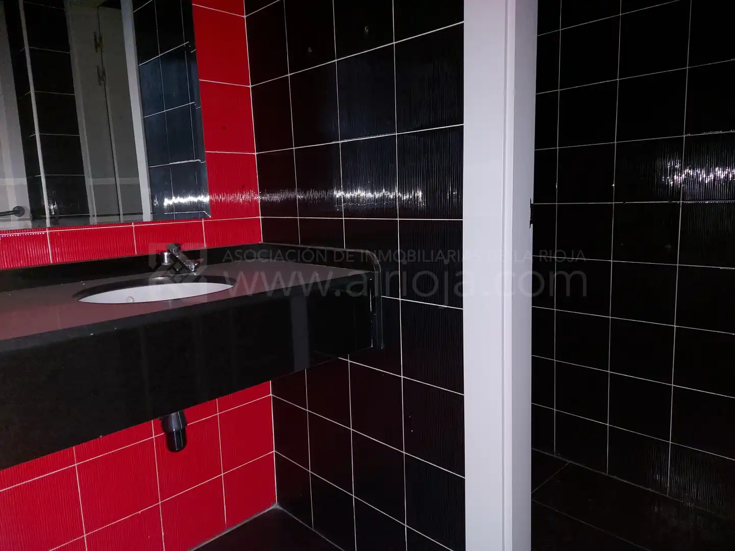 Badezimmer von Geschaftsraum zur Miete in  Logroño