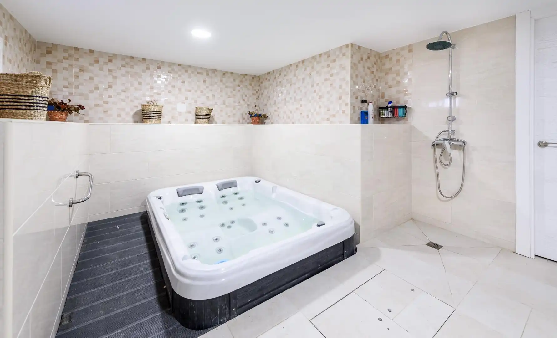 Bany de Casa o xalet en venda en Horche amb Aire condicionat, Terrassa i Piscina
