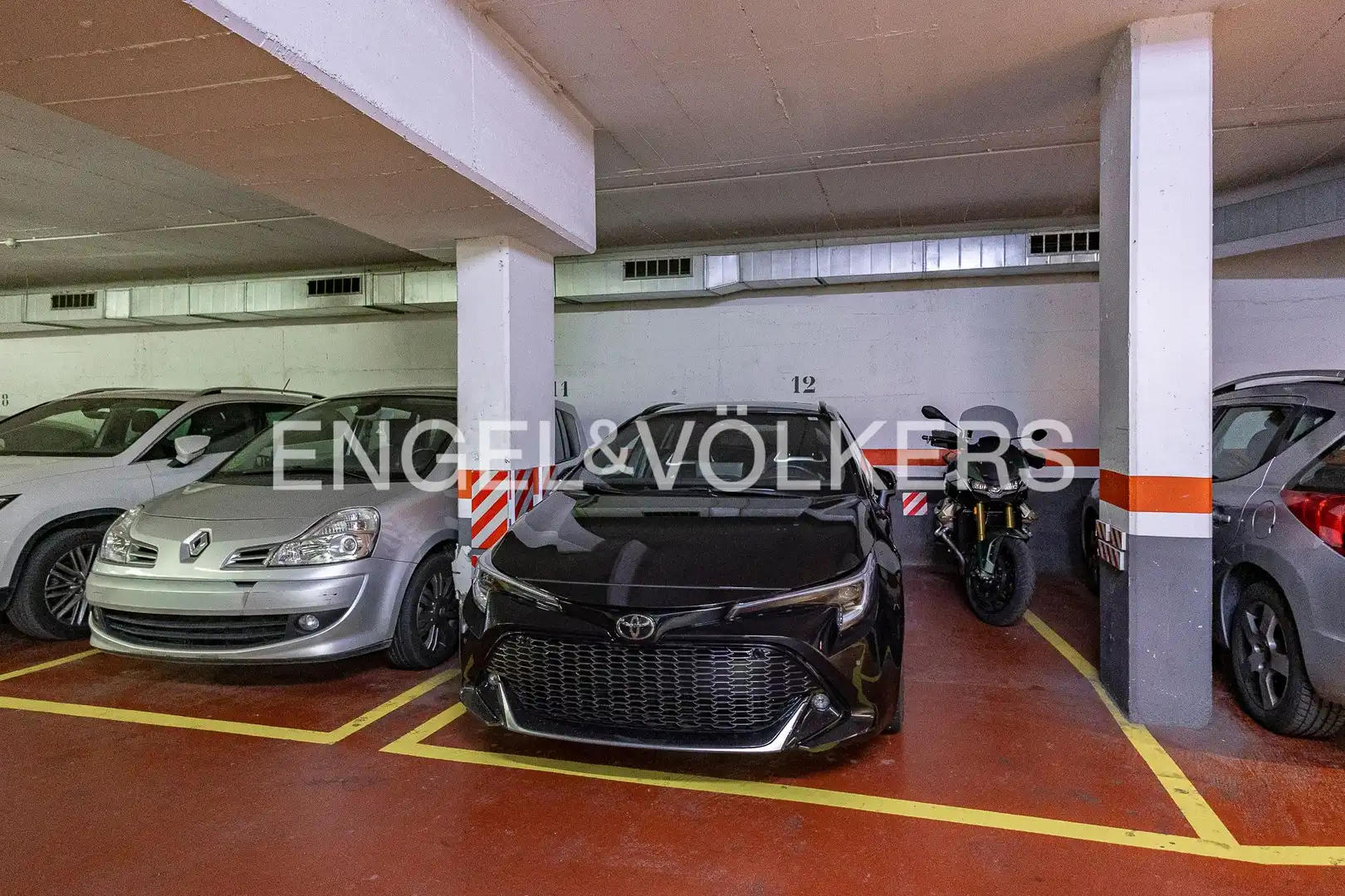 Parking of Duplexes for sale in Barcelona  with Air Conditioner, Heating and Parquet flooring