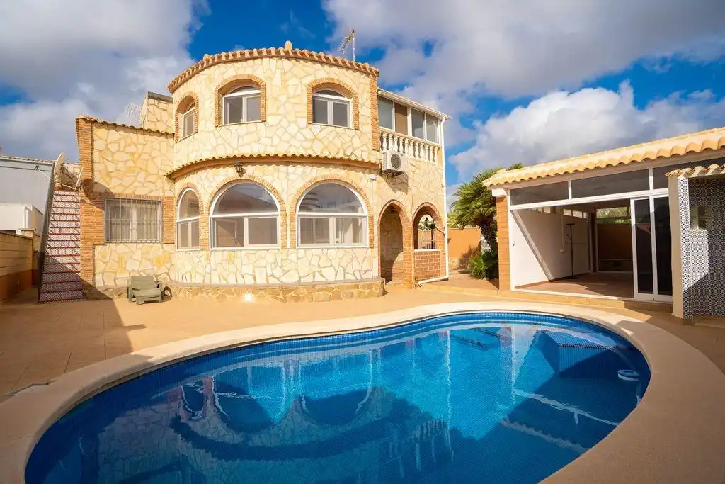 Piscina de Casa o xalet en venda en Orihuela