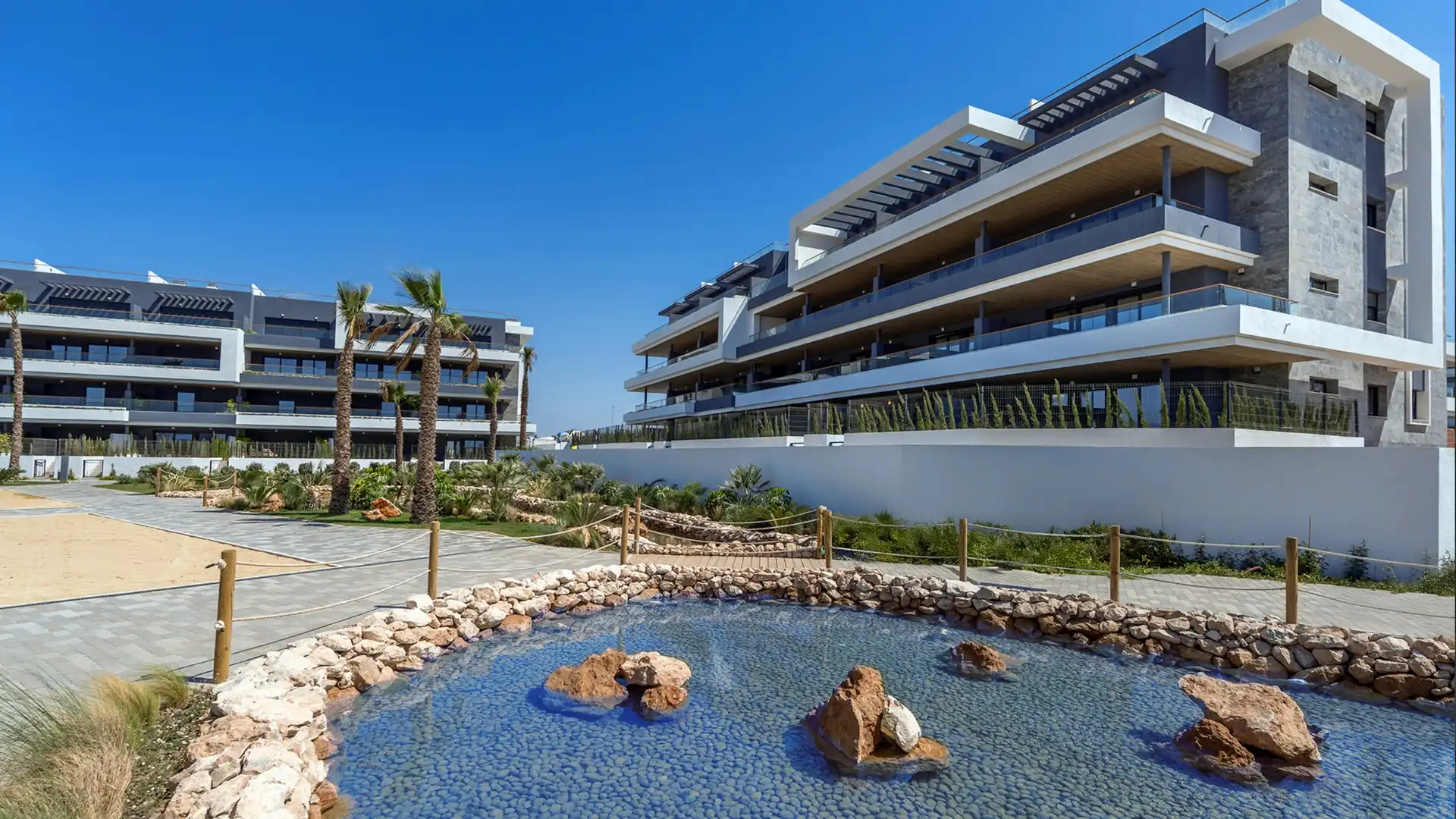Vista exterior de Planta baja en venta en Torrevieja con Aire acondicionado, Terraza y Piscina