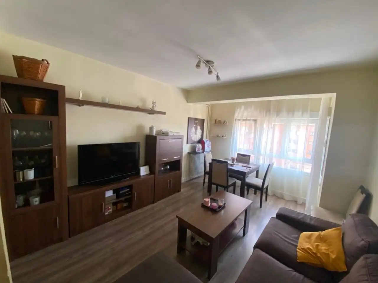 Sala de estar de Piso en venta en León Capital  con Calefacción y Terraza