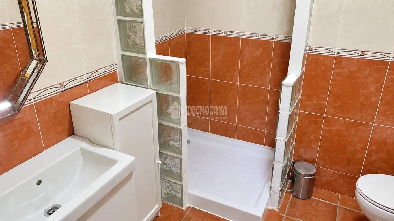 Bathroom of Houses for sale in Totalán