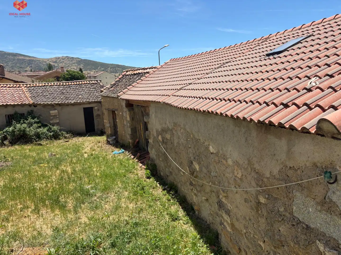 Vista exterior de Casa o chalet en venta en Otero de Herreros con Terraza, Amueblado y Balcón