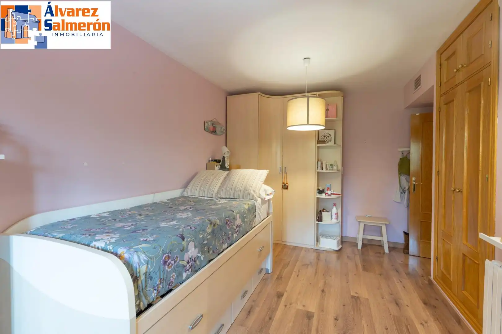 Dormitori de Casa o xalet en venda en La Zubia amb Calefacció, Jardí privat i Terrassa