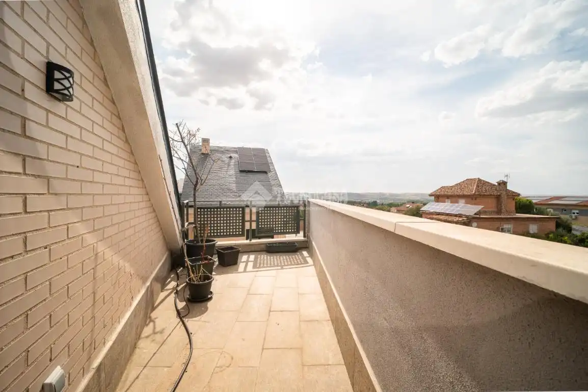 Terraza de Casa adosada en venta en Mejorada del Campo con Alarma y Piscina comunitaria