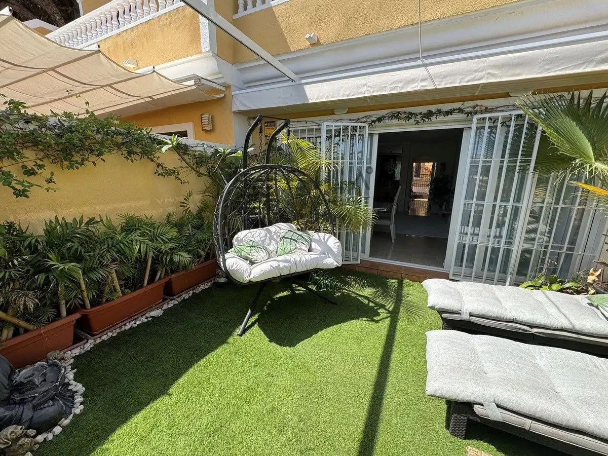 Adosado con piscina en venta en Benito de Jarales