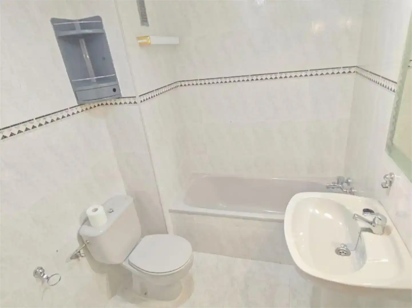 Baño de Piso en venta en Villa del Río con Balcón