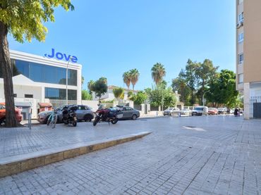 Local comercial en venda a CU Divina Pastora 2