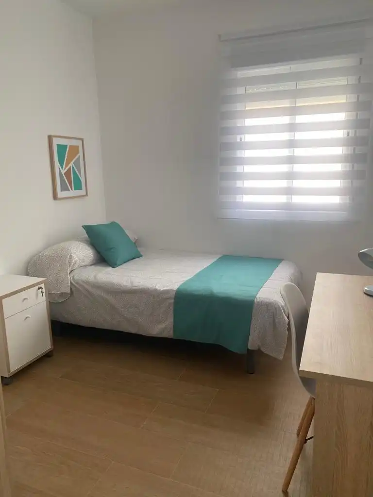 Habitación de Piso de alquiler en Melilla con Amueblado