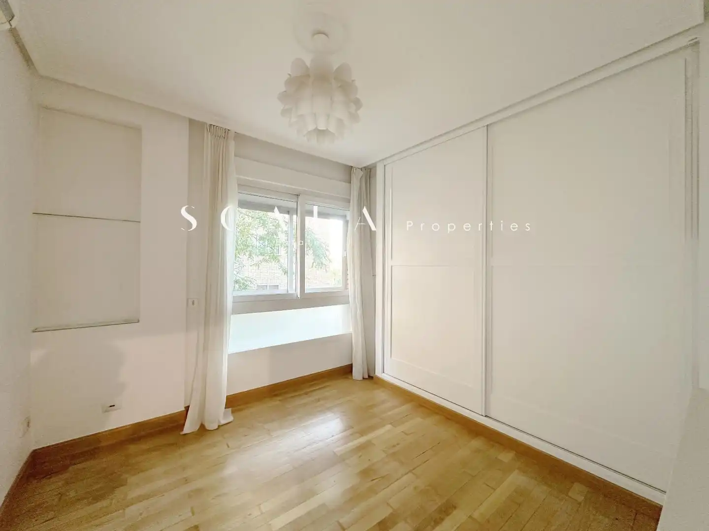 Habitación de Piso de alquiler en Madrid con Aire acondicionado, Calefacción y Se aceptan mascotas