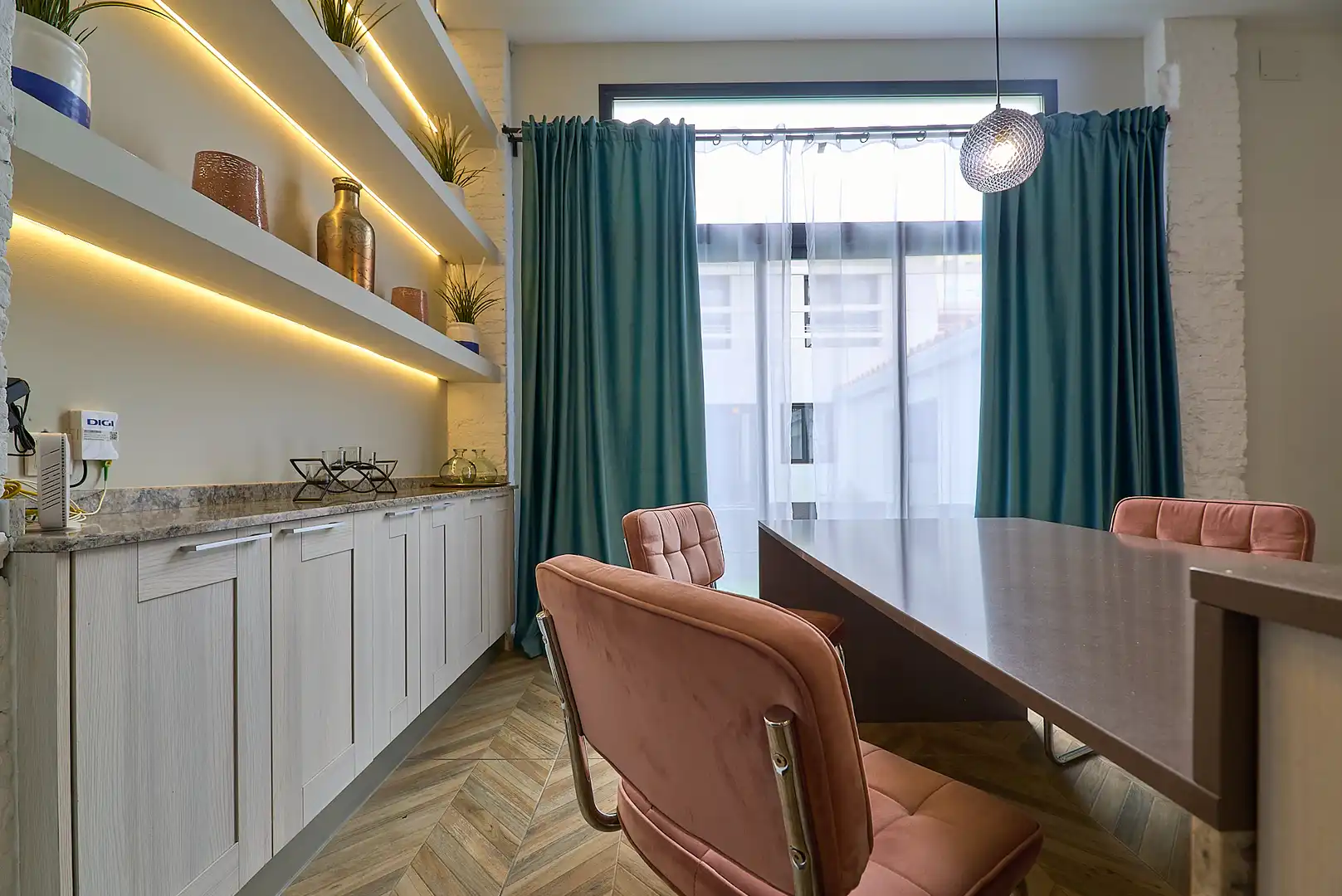 Menjador de Apartament de lloguer en Valencia amb Aire condicionat, Calefacció i Piscina