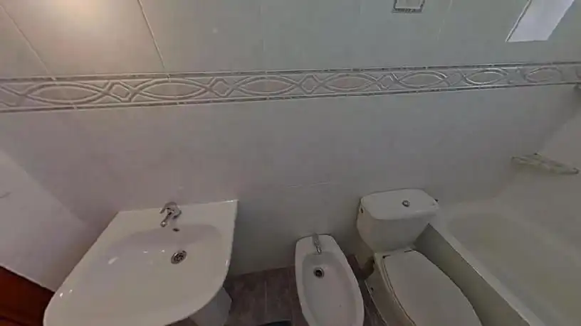 Bathroom of Flat for sale in Esplugues de Llobregat