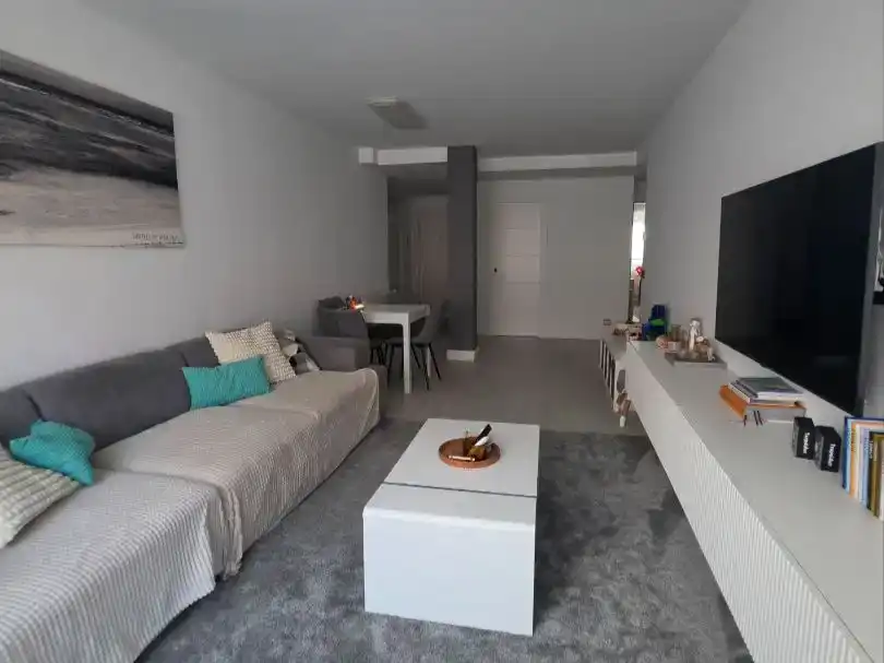 Sala d'estar de Pis en venda en Castro-Urdiales amb Piscina