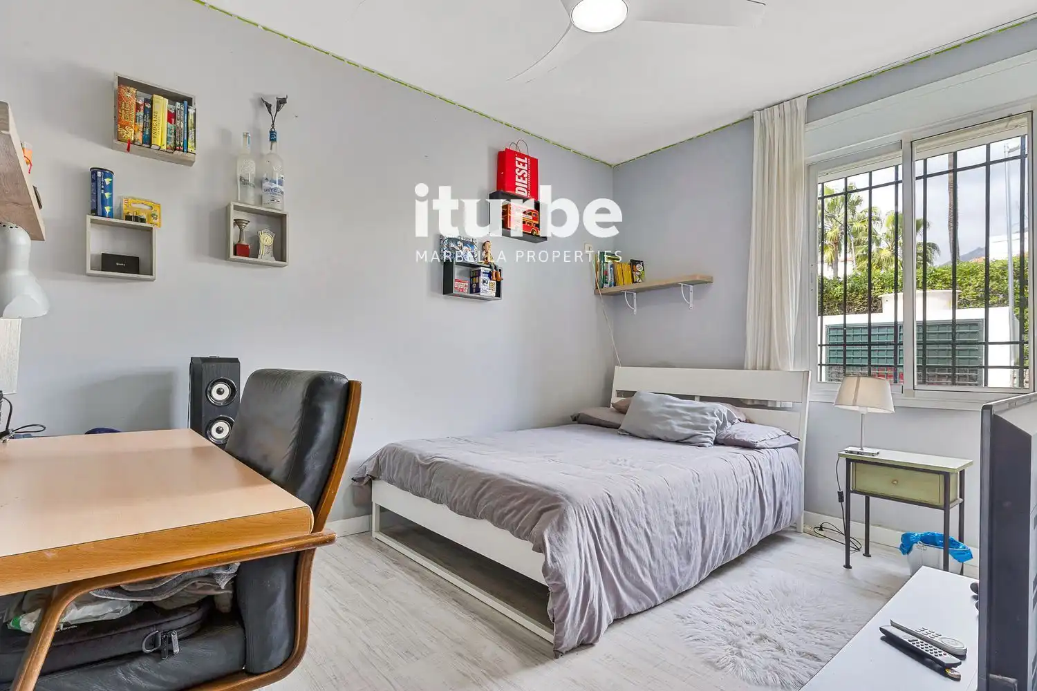 Habitación de Piso en venta en Marbella con Aire acondicionado, Terraza y Piscina