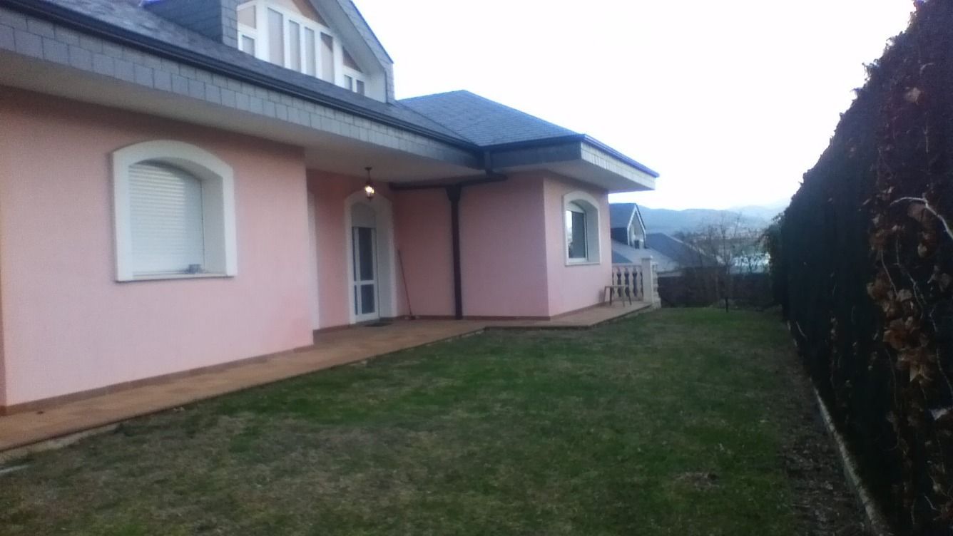 Jardí de Casa o xalet en venda en Egüés amb Jardí privat, Terrassa i Traster