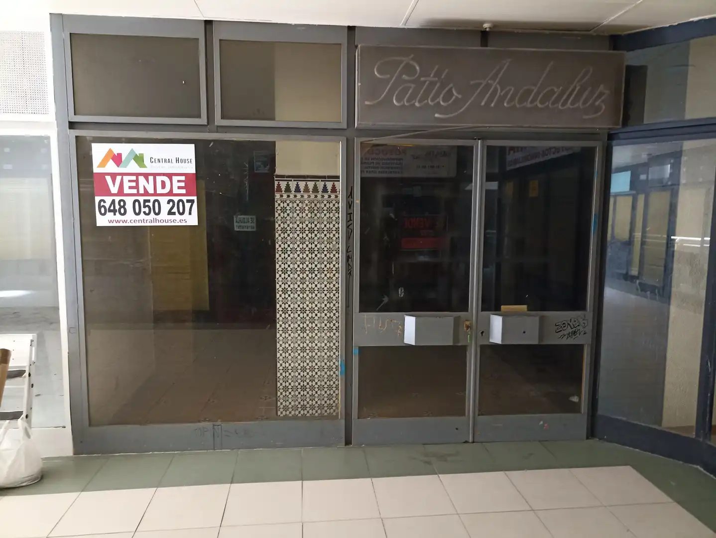 Business premises for sale in Calle de la Alhambra 11, imagen 3
