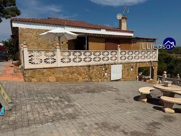 Villa con piscina in vendita a Pla dels Aljubs