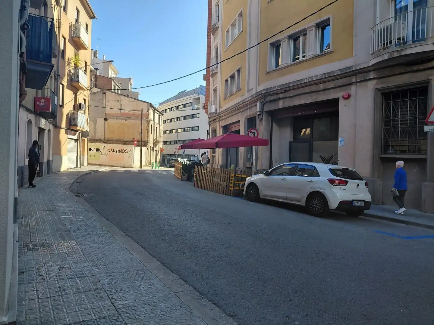 Vista exterior de Local en venda en Manresa