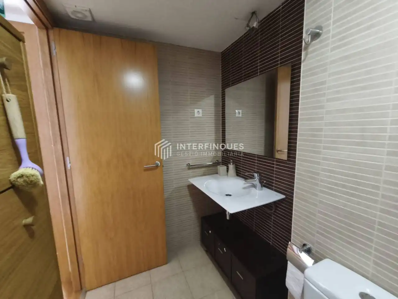 Bathroom of Duplexes for sale in Badalona  with Air Conditioner, Heating and Parquet flooring