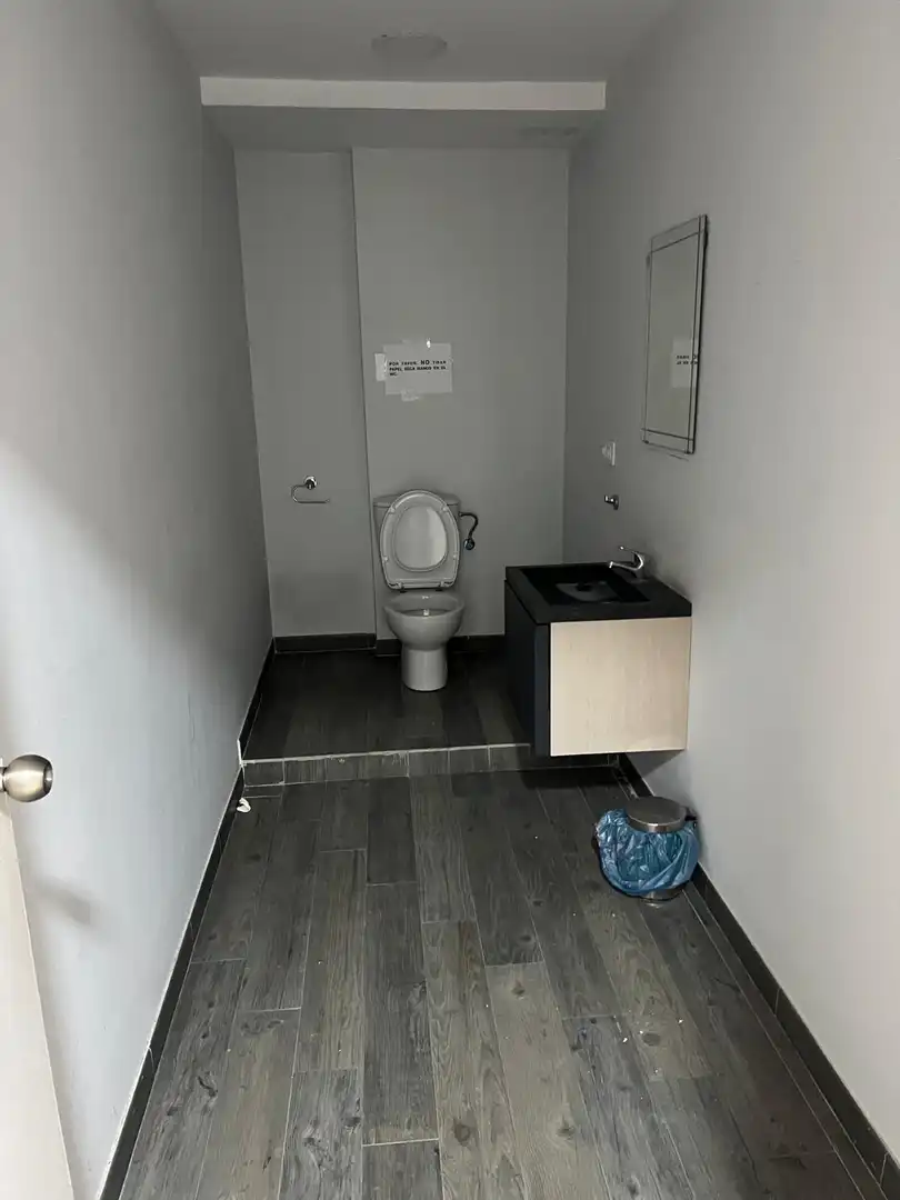 Bathroom of Office for rent in Sevilla  with Air Conditioner