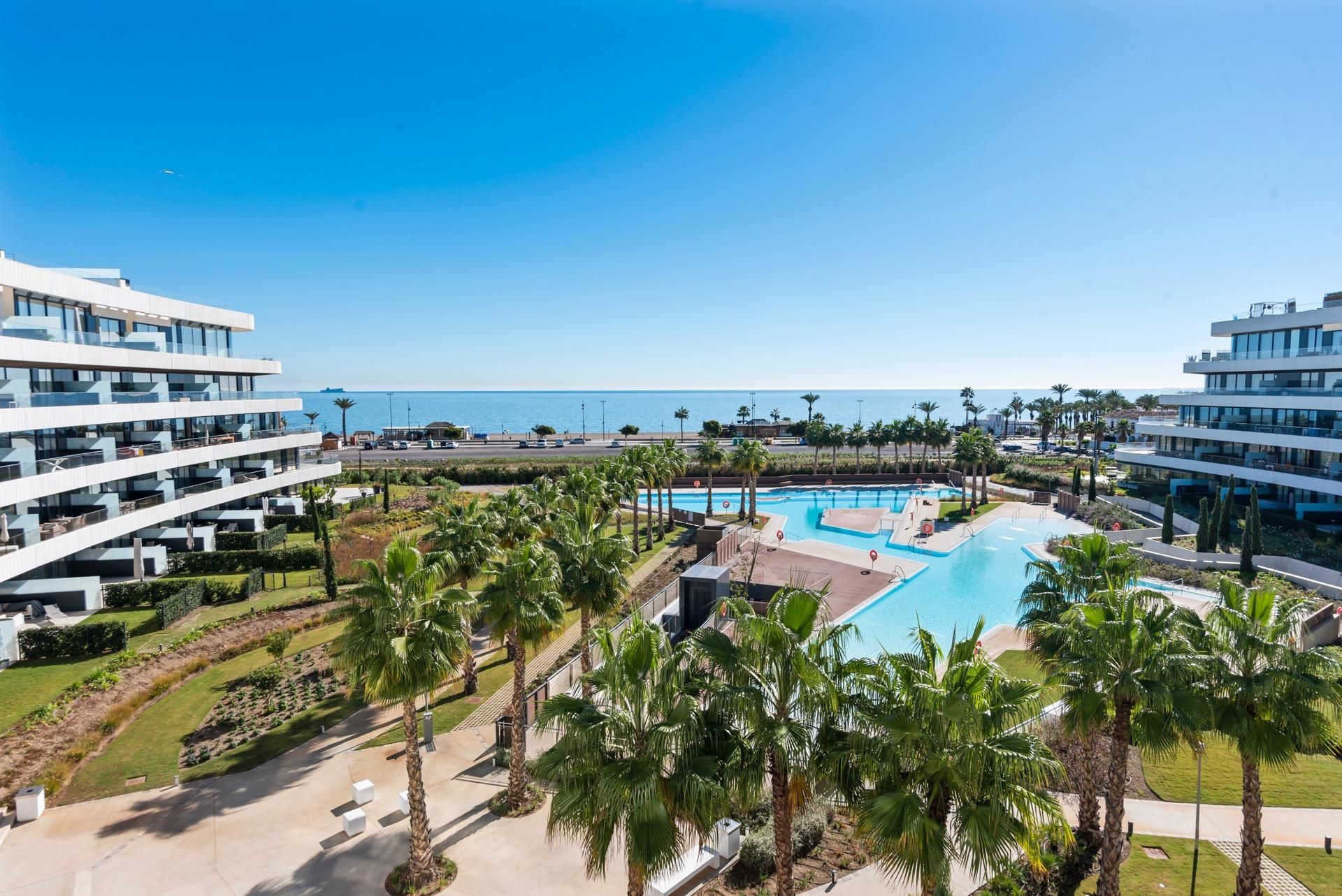 Piscina de Apartament en venda en Torremolinos amb Aire condicionat, Calefacció i Jardí privat