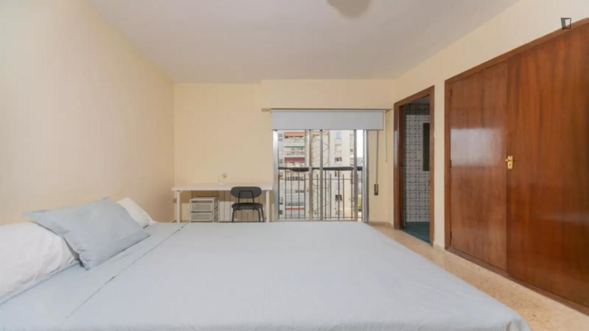 Bedroom of Apartment to share in  Valencia Capital  with Heating, Furnished and Microwave