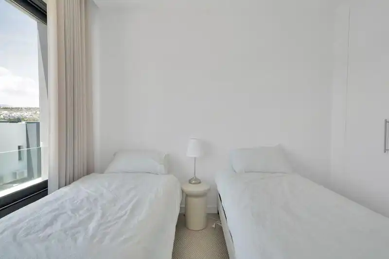 Habitación de Casa adosada de alquiler en Estepona con Aire acondicionado, Jardín privado y Terraza