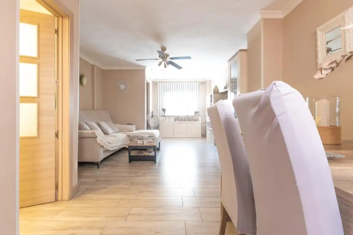 Sala d'estar de Casa adosada en venda en Málaga amb Aire condicionat