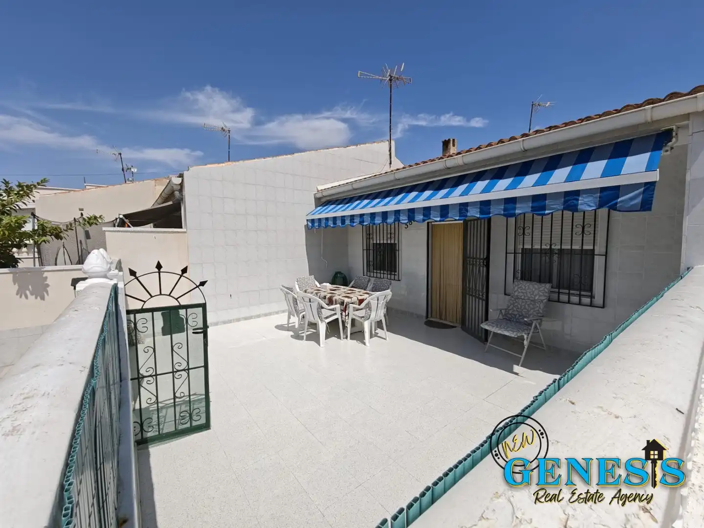 Terrassa de Casa adosada en venda en Torrevieja amb Aire condicionat, Terrassa i Moblat