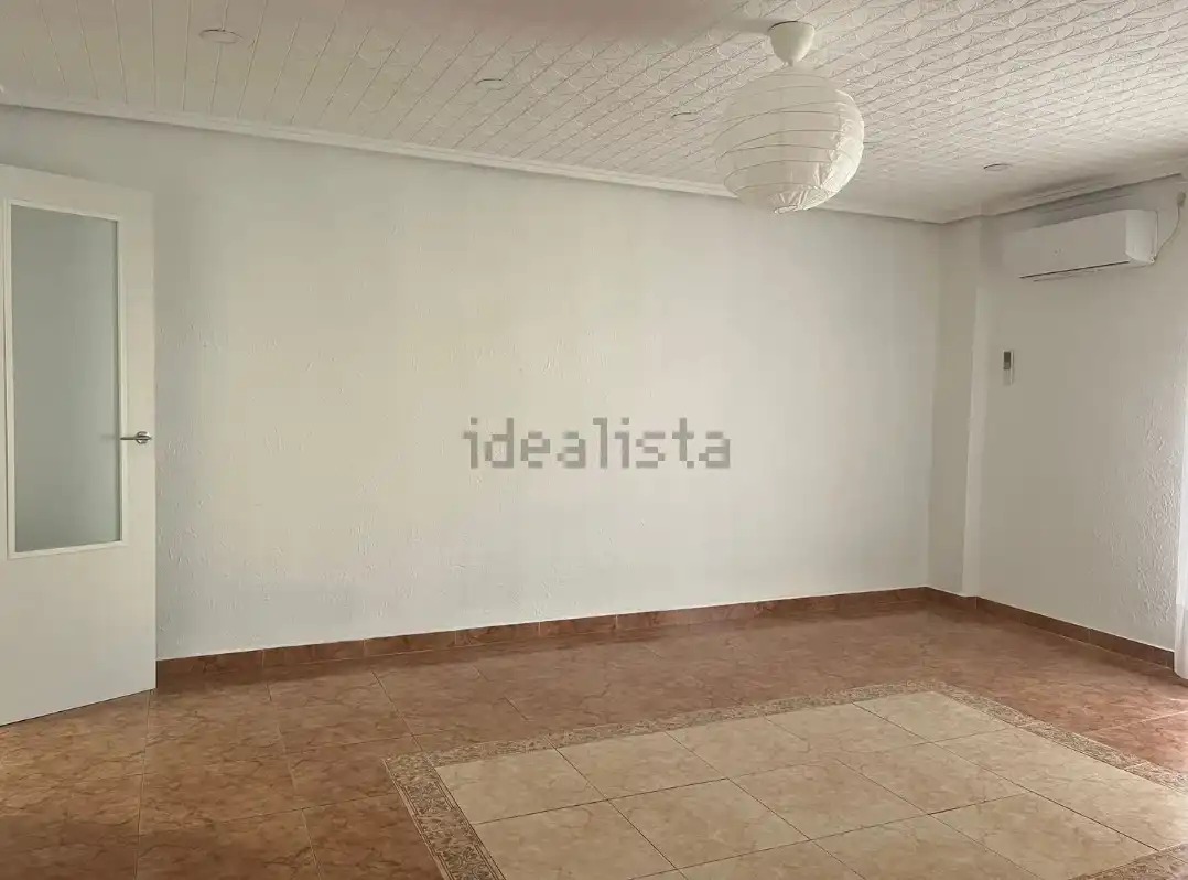 Flat for sale in Valencia  with Air Conditioner, Balcony and Internet