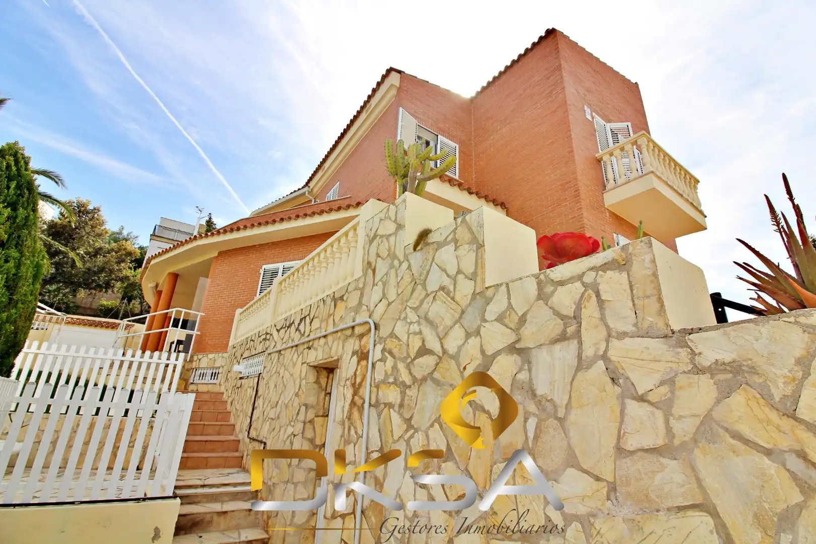 Vista exterior de Casa o xalet en venda en Oropesa del Mar / Orpesa amb Aire condicionat, Jardí privat i Terrassa