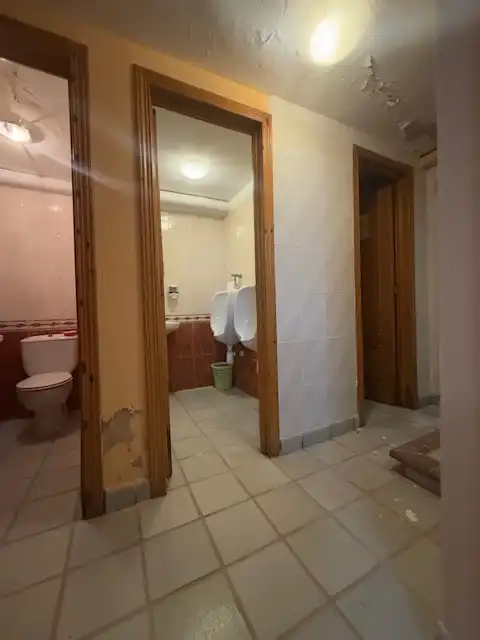 Badezimmer von Geschaftsraum zum Verkauf in Valdemorillo mit Terrasse