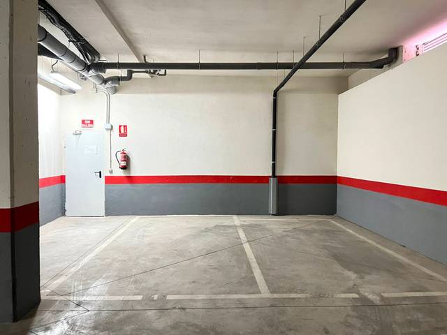 Garaje en Alquiler en Calle de Antonio Salvador en Almendrales