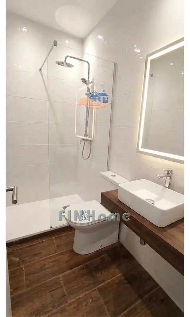 Badezimmer von Wohnung zum Verkauf in Sevilla mit Klimaanlage und Heizung