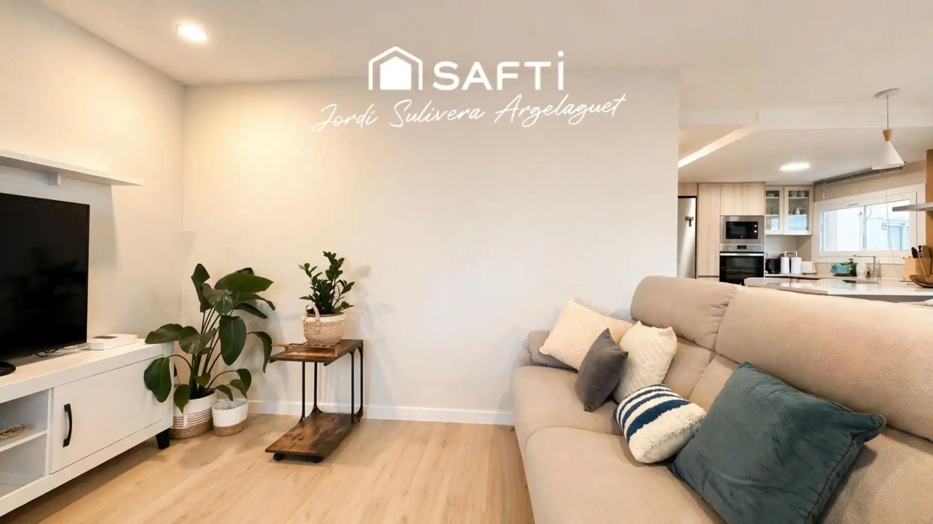 Living room of Flat for sale in Castell d'Aro, Platja d'Aro i s'Agaró  with Air Conditioner, Terrace and Balcony
