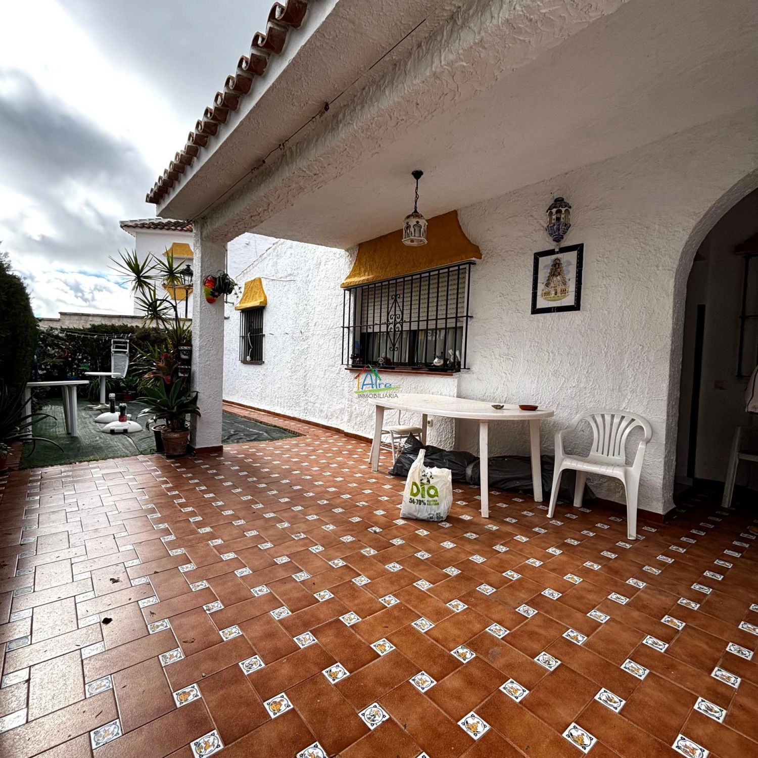 Vista exterior de Casa o xalet en venda en Almonte amb Terrassa, Traster i Piscina comunitària
