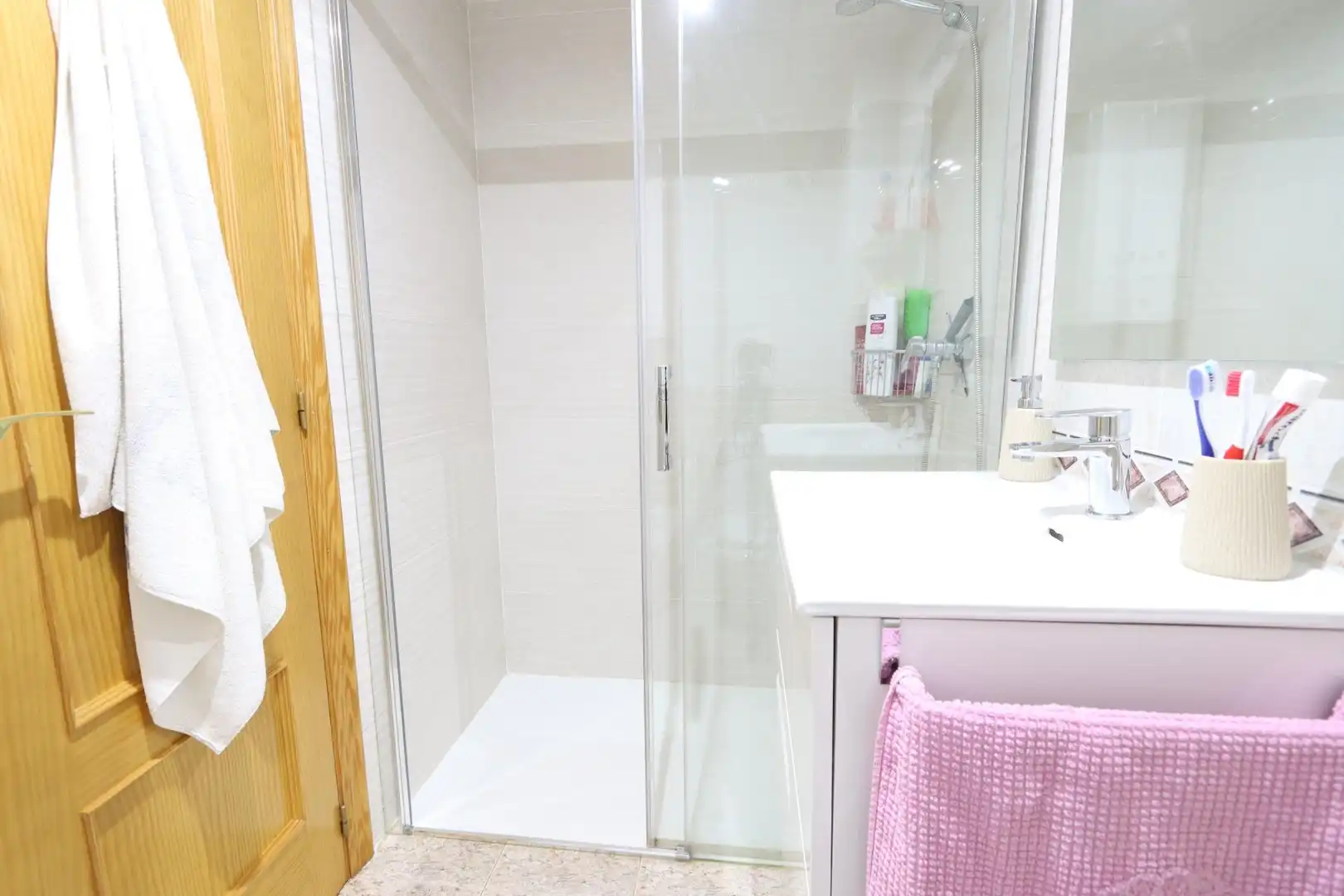 Bathroom of Flat for rent in La Pobla de Vallbona  with Furnished and Balcony