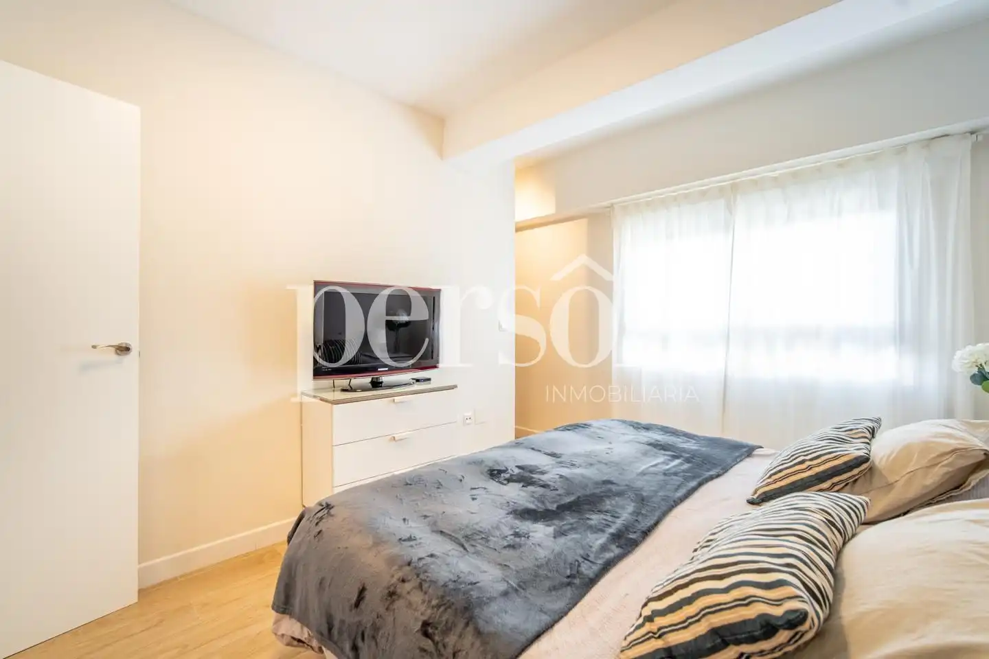 Bedroom of Flat for sale in Valencia  with Air Conditioner, Private garden and Furnished