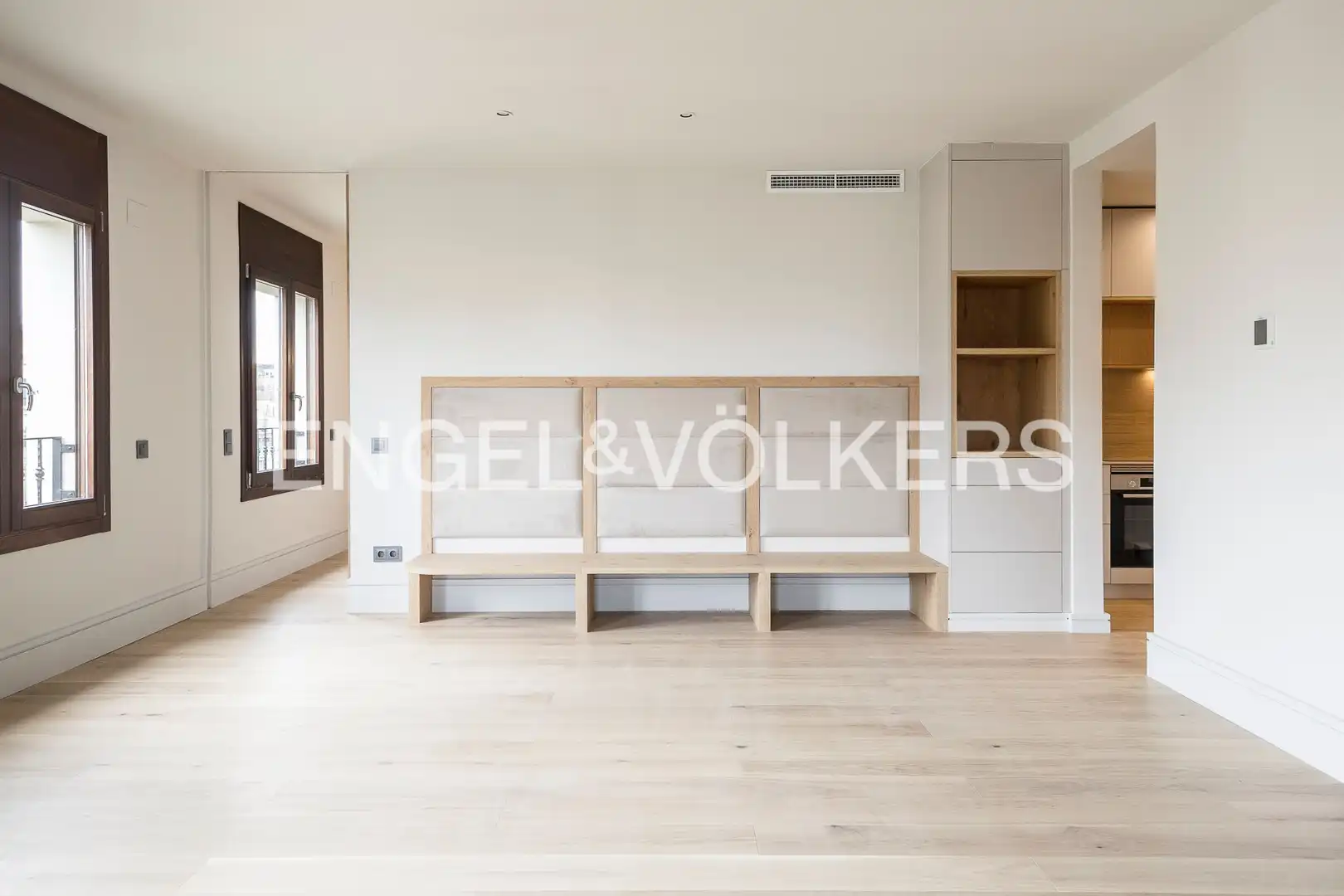 Sala d'estar de Pis en venda en Barcelona amb Aire condicionat, Calefacció i Parquet