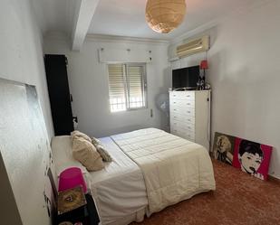 Bedroom of Flat for sale in  Sevilla Capital  with Air Conditioner, Terrace and Oven