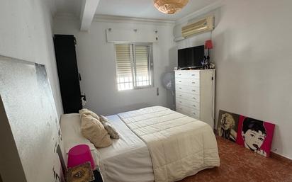 Bedroom of Flat for sale in  Sevilla Capital  with Air Conditioner, Terrace and Oven