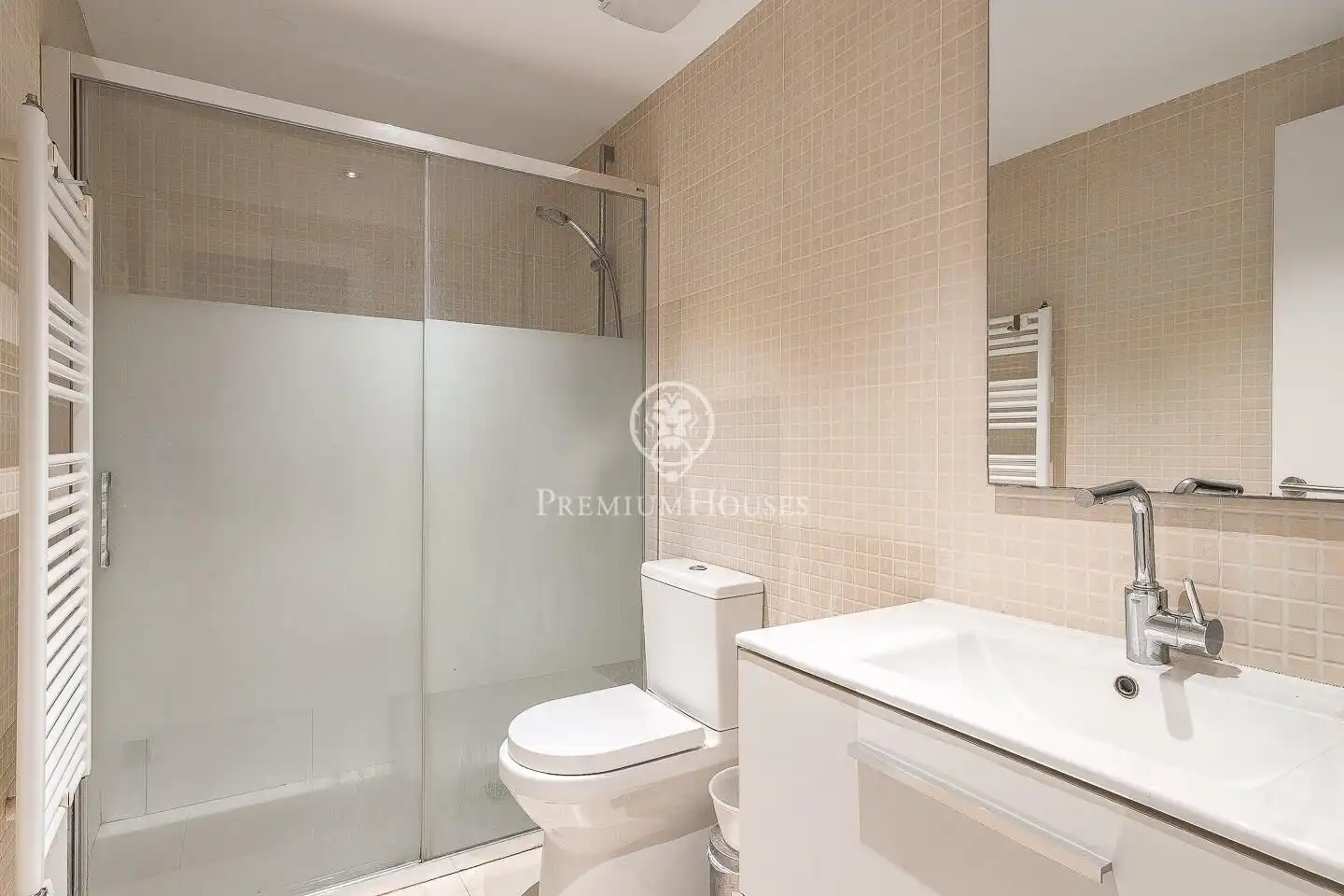 Bathroom of Houses for sale in Sant Cugat del Vallès  with Air Conditioner, Heating and Private garden